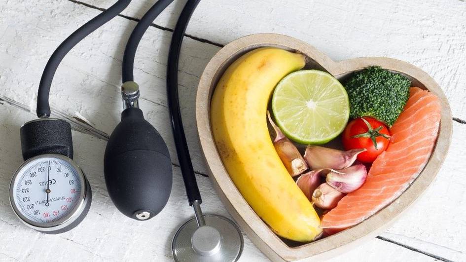 Tez-tez qon bosimi oshadiganlar menyusidan joy olishi shart bo‘lgan 4 ta oddiy mahsulot